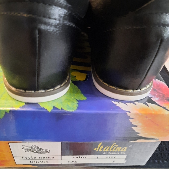 Women's Shoes - Picture 3 of 4